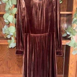 Elegant Velvet Long Sleeve Dress